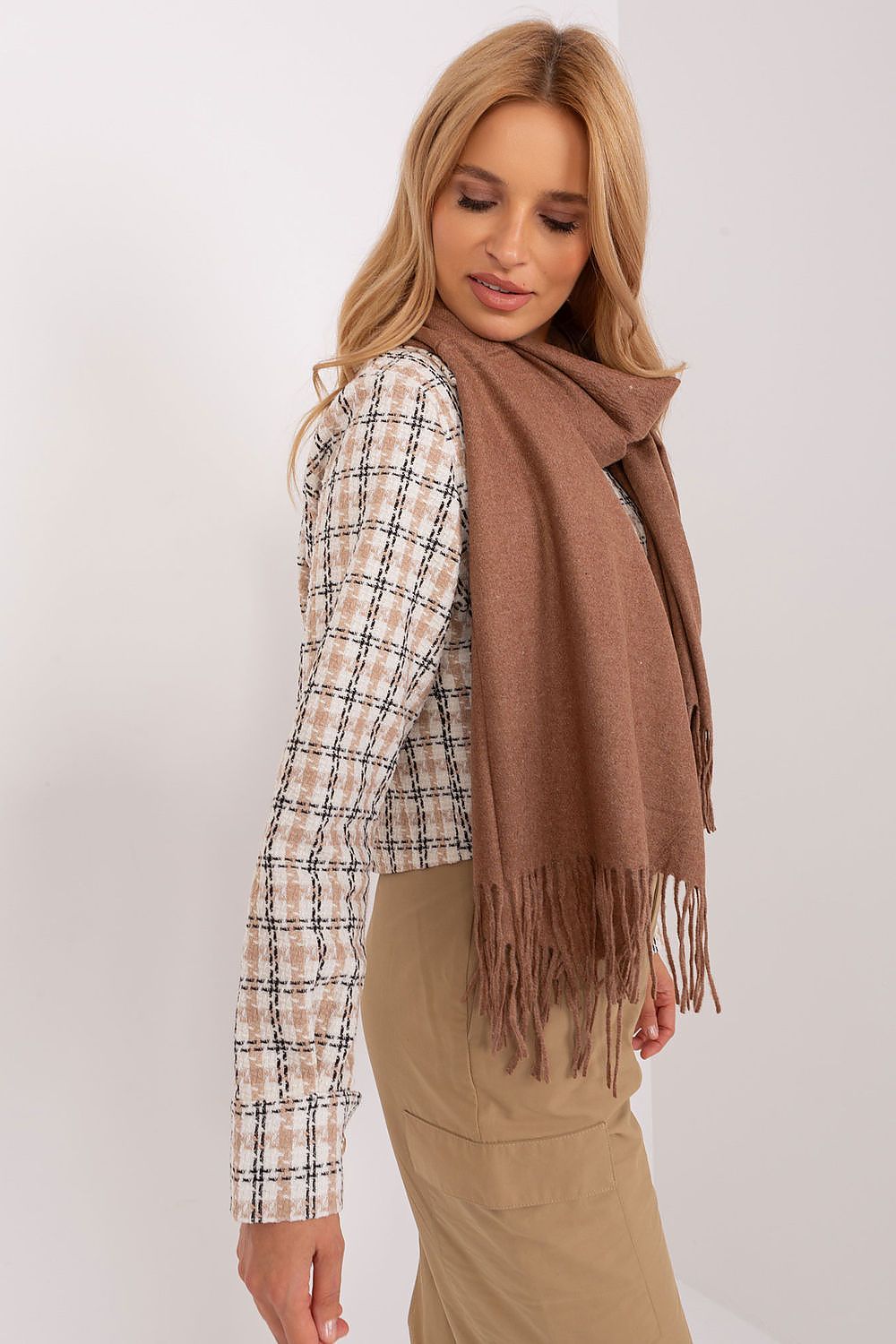  Shawl model 187605 AT 