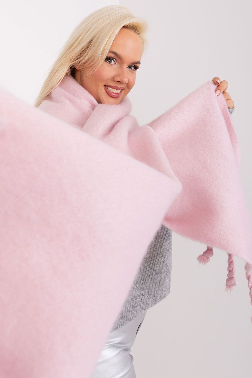  Shawl model 190571 AT 