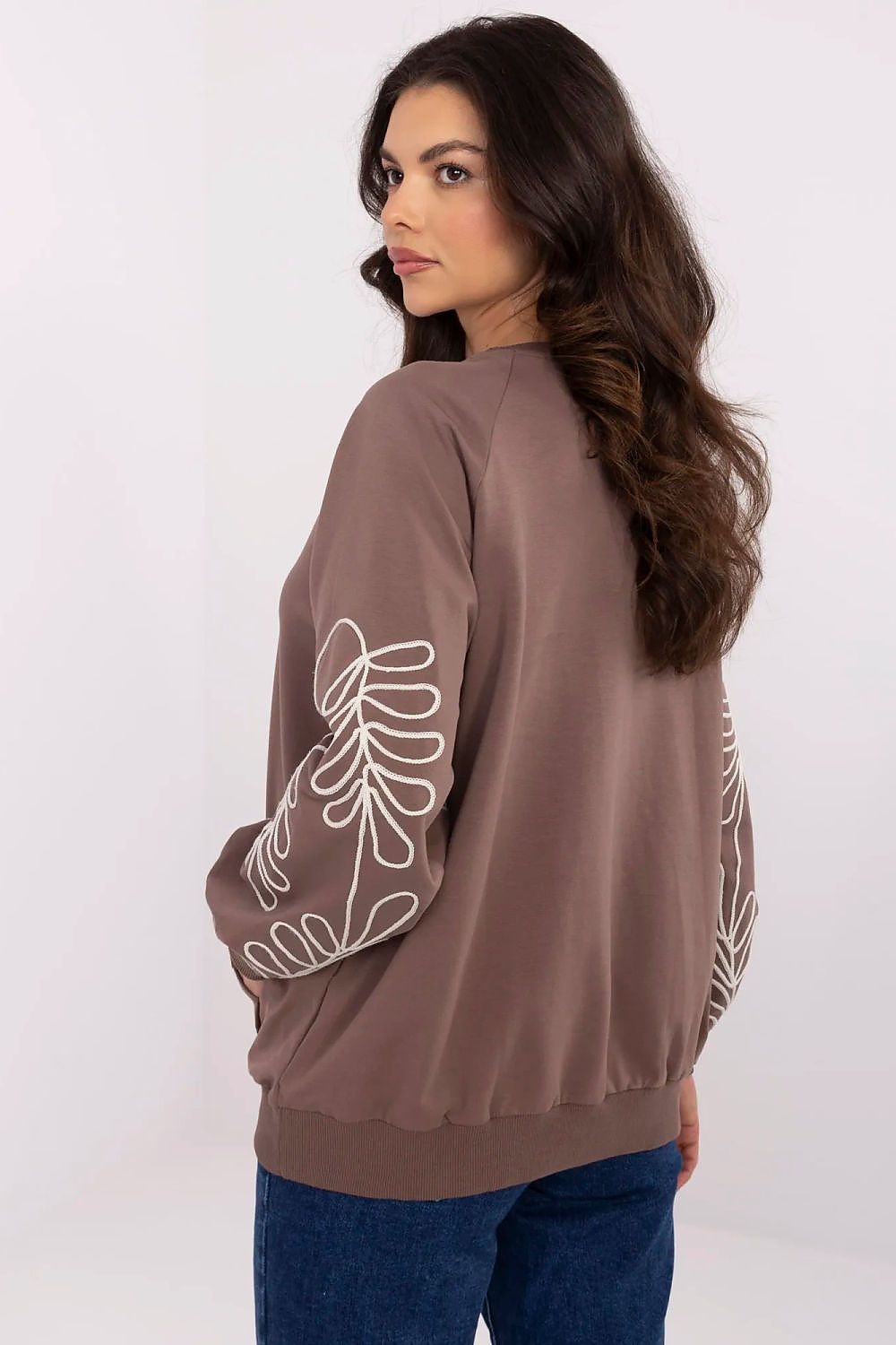  Sweatshirt model 210637 Relevance 